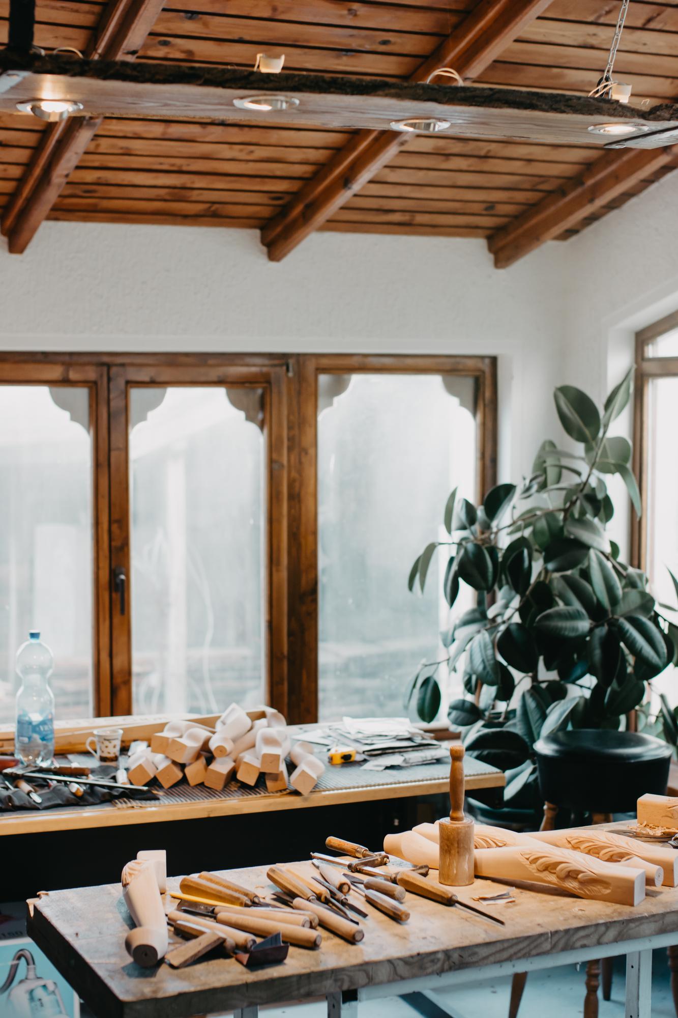 Interior acolhedor de um atelier culinário